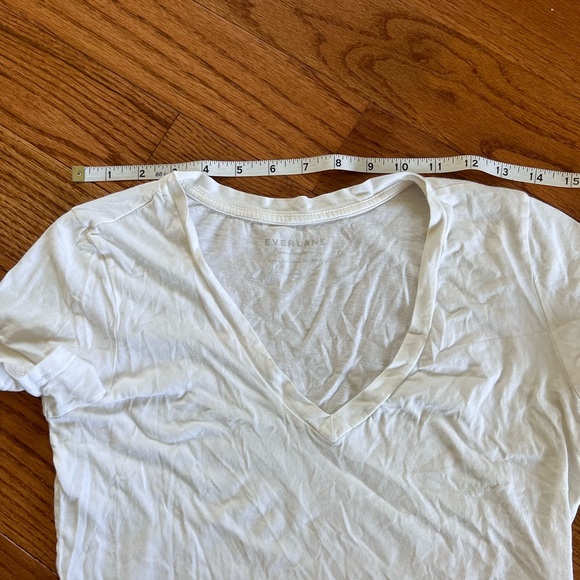 Everlane Basic Tee - Picture 4 of 6